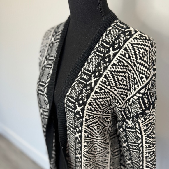 Old Navy Black & White Aztec Cotton Knit Front Open Cardigan (Small) - Picture 3 of 6
